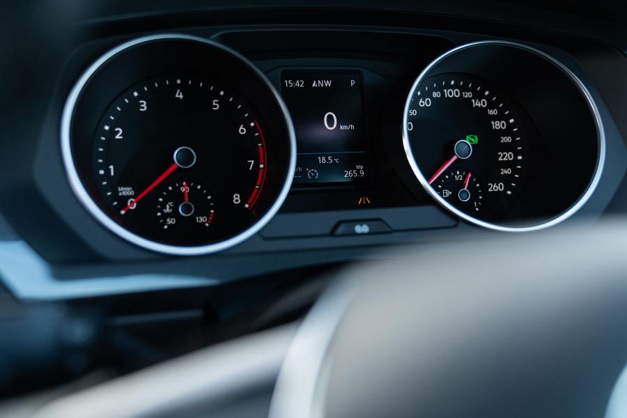 Панель приборов Volkswagen Tiguan Allspace 2018 года  (AU) (фото 25 из 28)